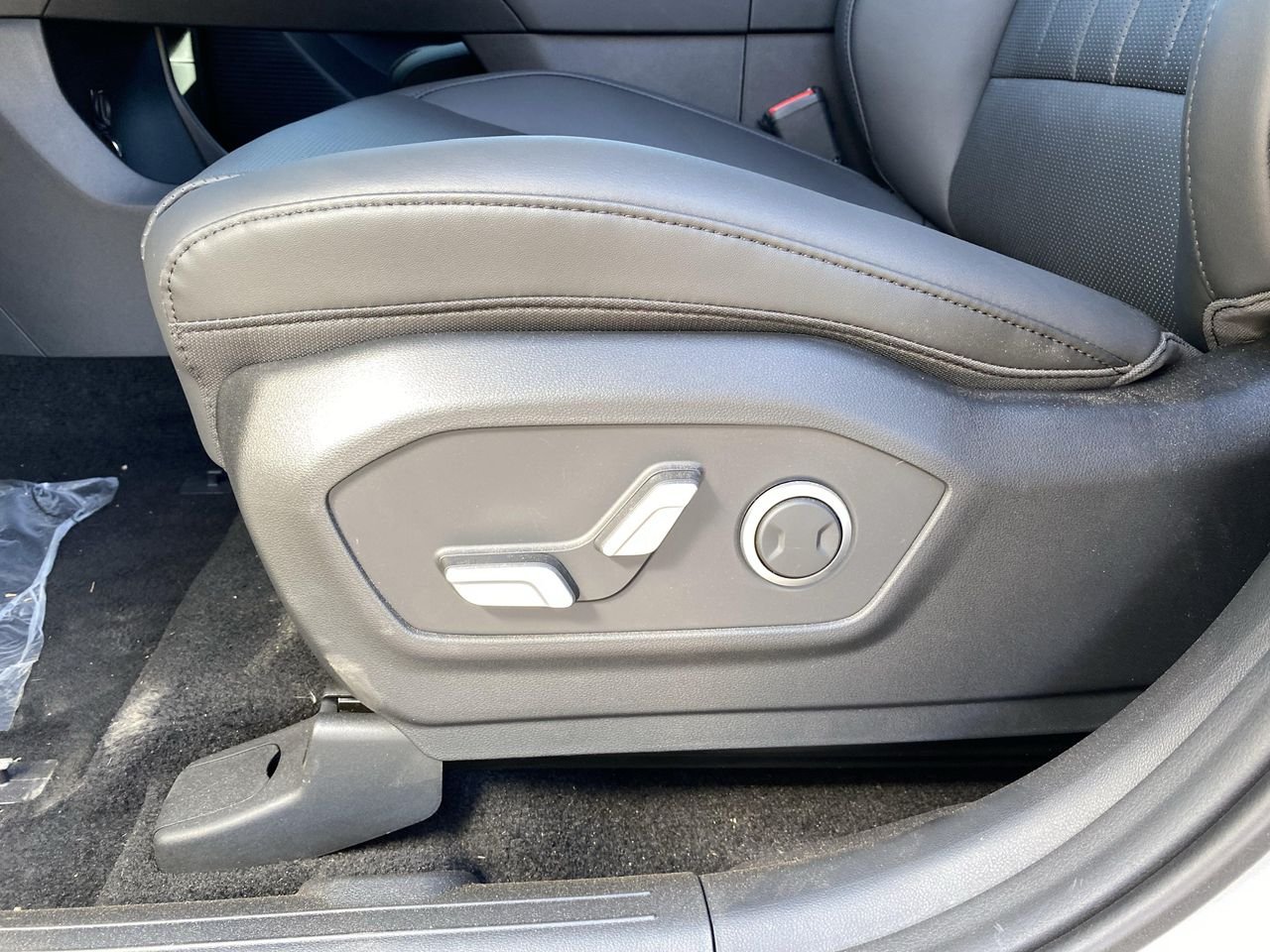 New 2026 Shimmering Silver Hyundai SEL image 20
