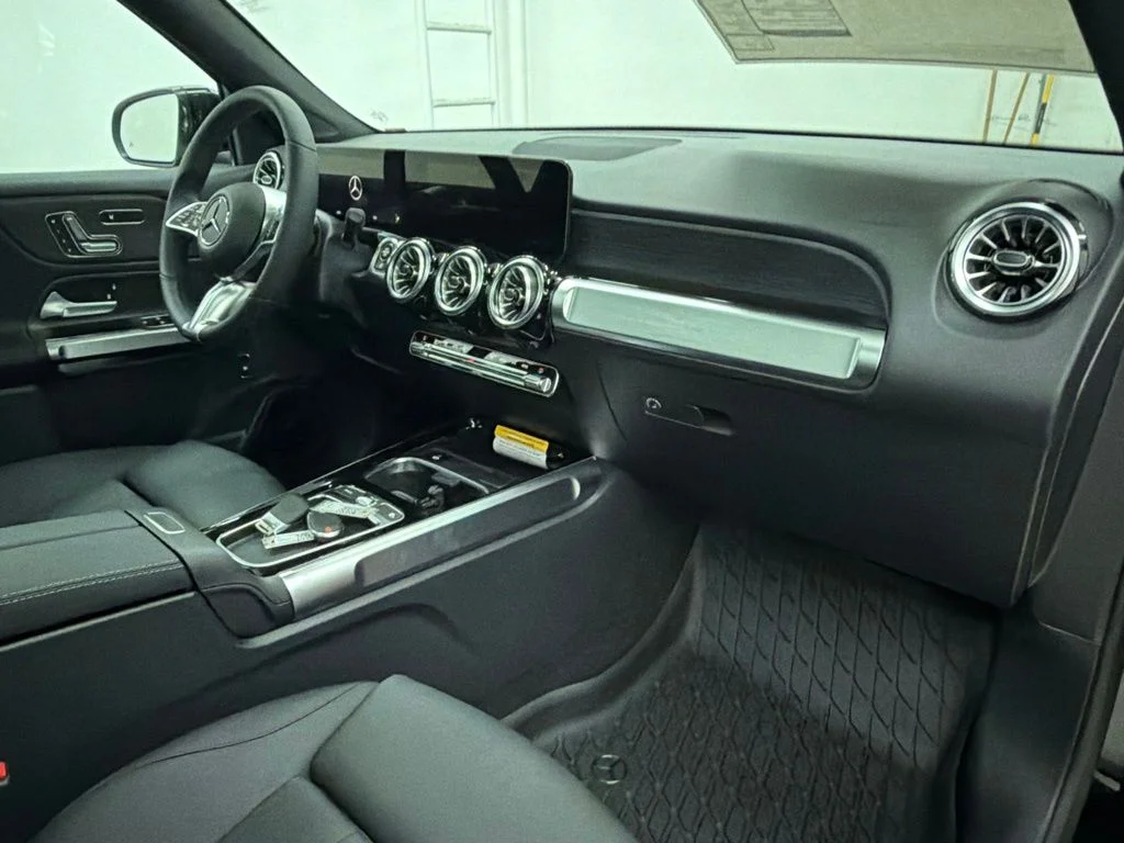 New 2026 Black Mercedes-Benz GLB 250 image 27
