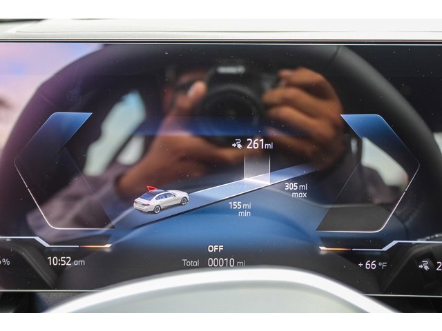 New 2026 Mineral White Metallic BMW eDrive40 image 23