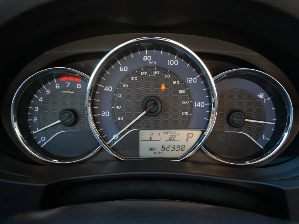 Used 2016 Silver Toyota LE image 24