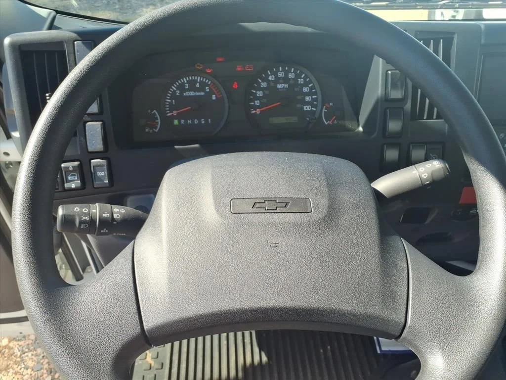 New 2025 Arc White Chevrolet  image 20
