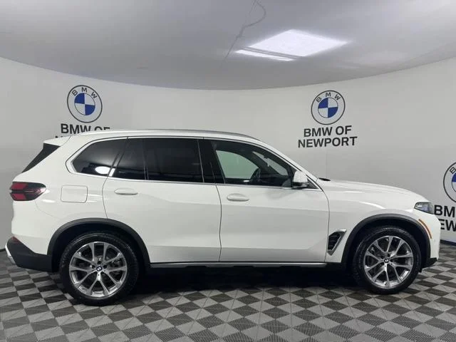 New 2026 Alpine White BMW xDrive40i image 5