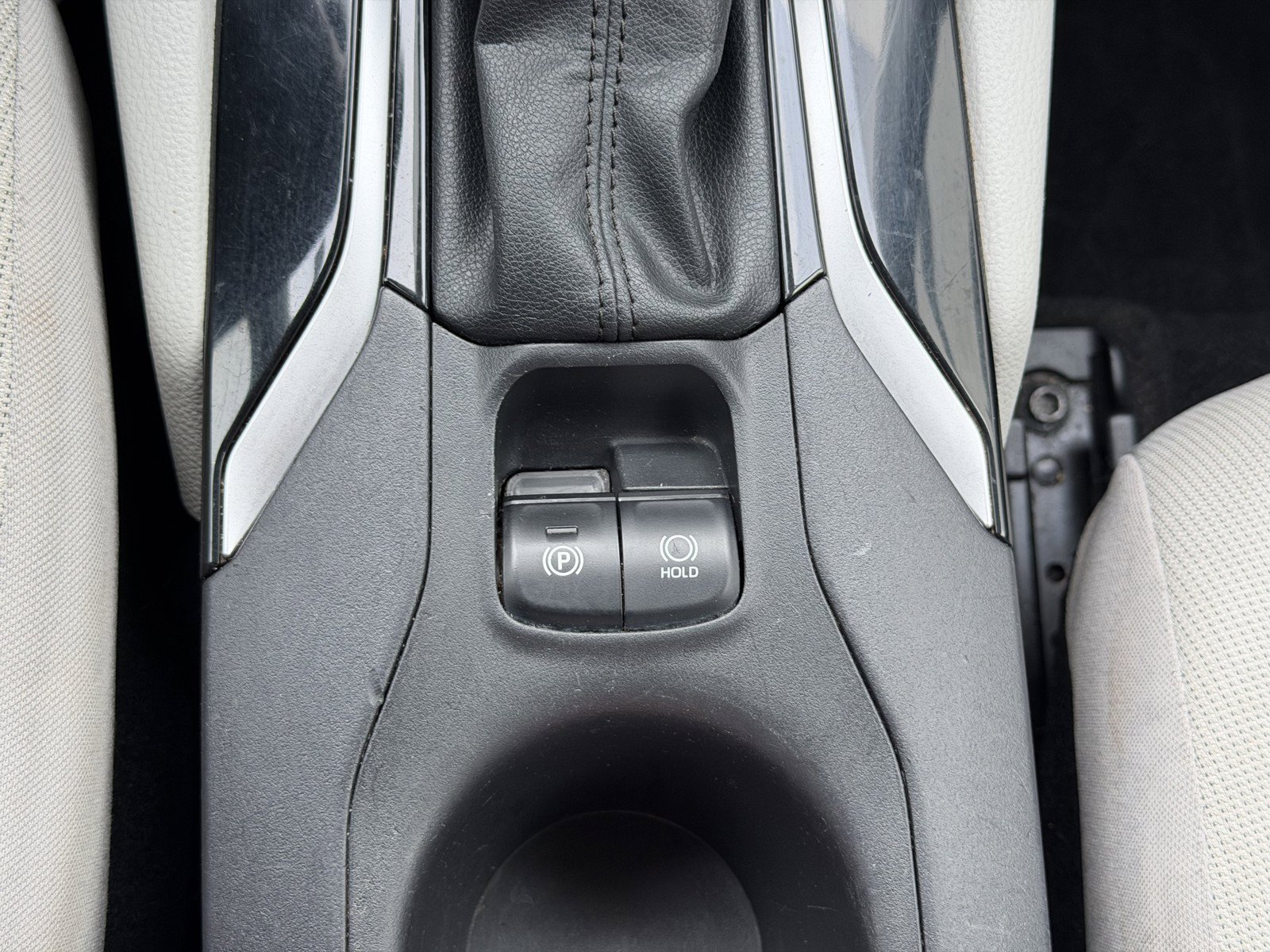 Certified Used 2022 Sonic Silver Toyota L image 13