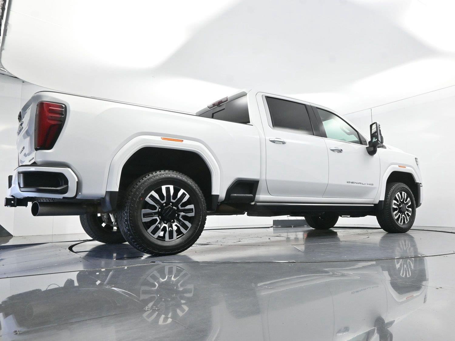 Used 2025 Summit White GMC Denali Ultimate image 50