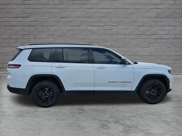 Used 2024 White Jeep Altitude image 6