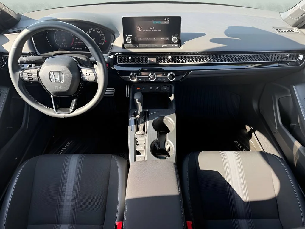Used 2025  Honda Sport image 12