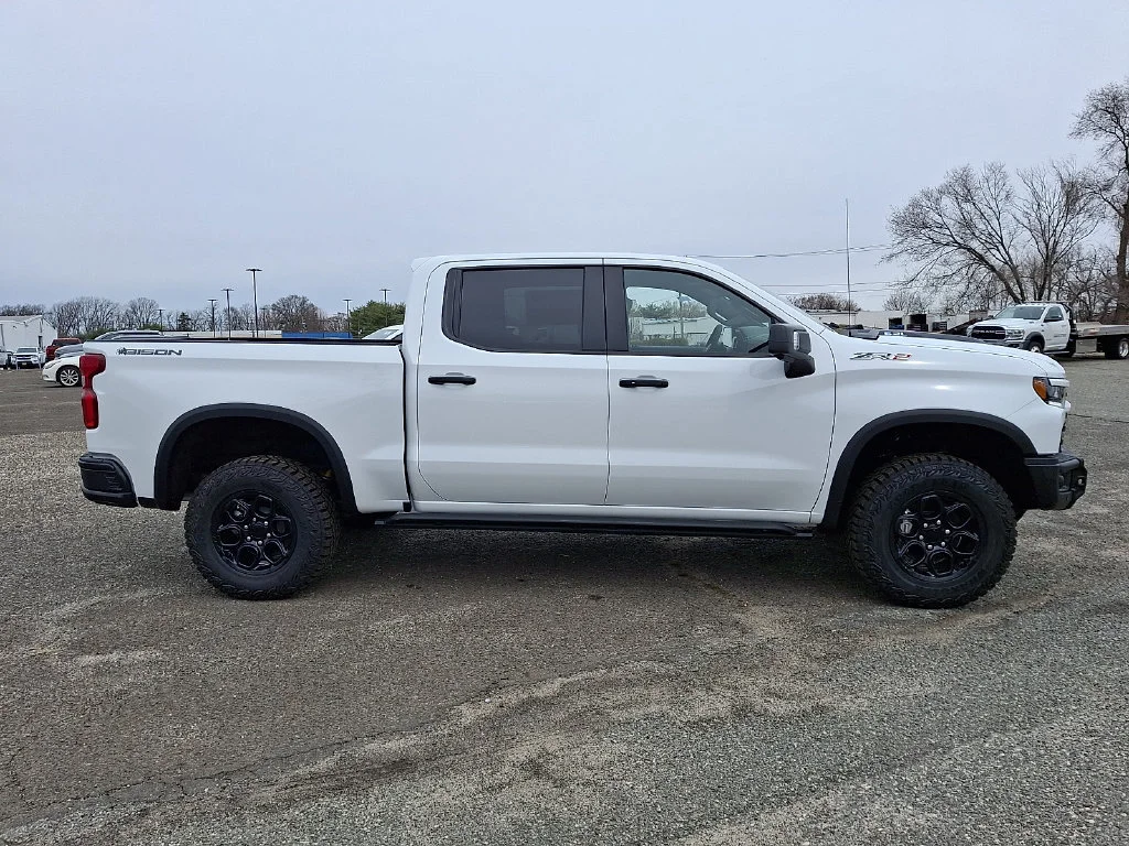 New 2026 Summit White Chevrolet ZR2 image 9