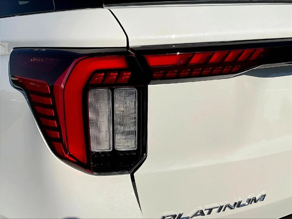 New 2027 Star White Metallic Tri-Coat Ford Platinum™ image 35
