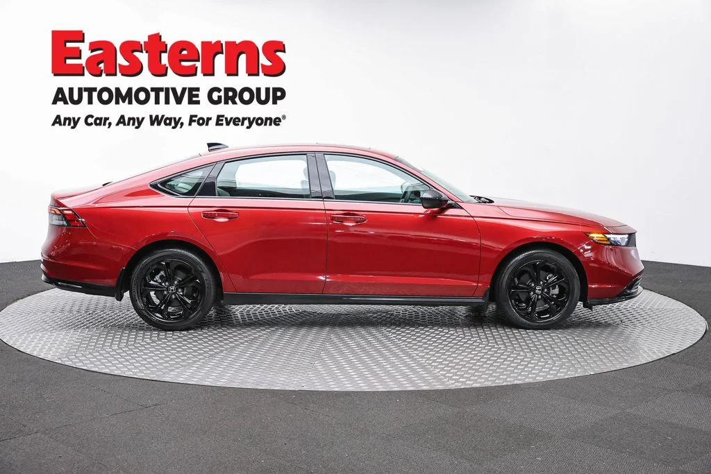 Used 2025 Red Honda SE image 4