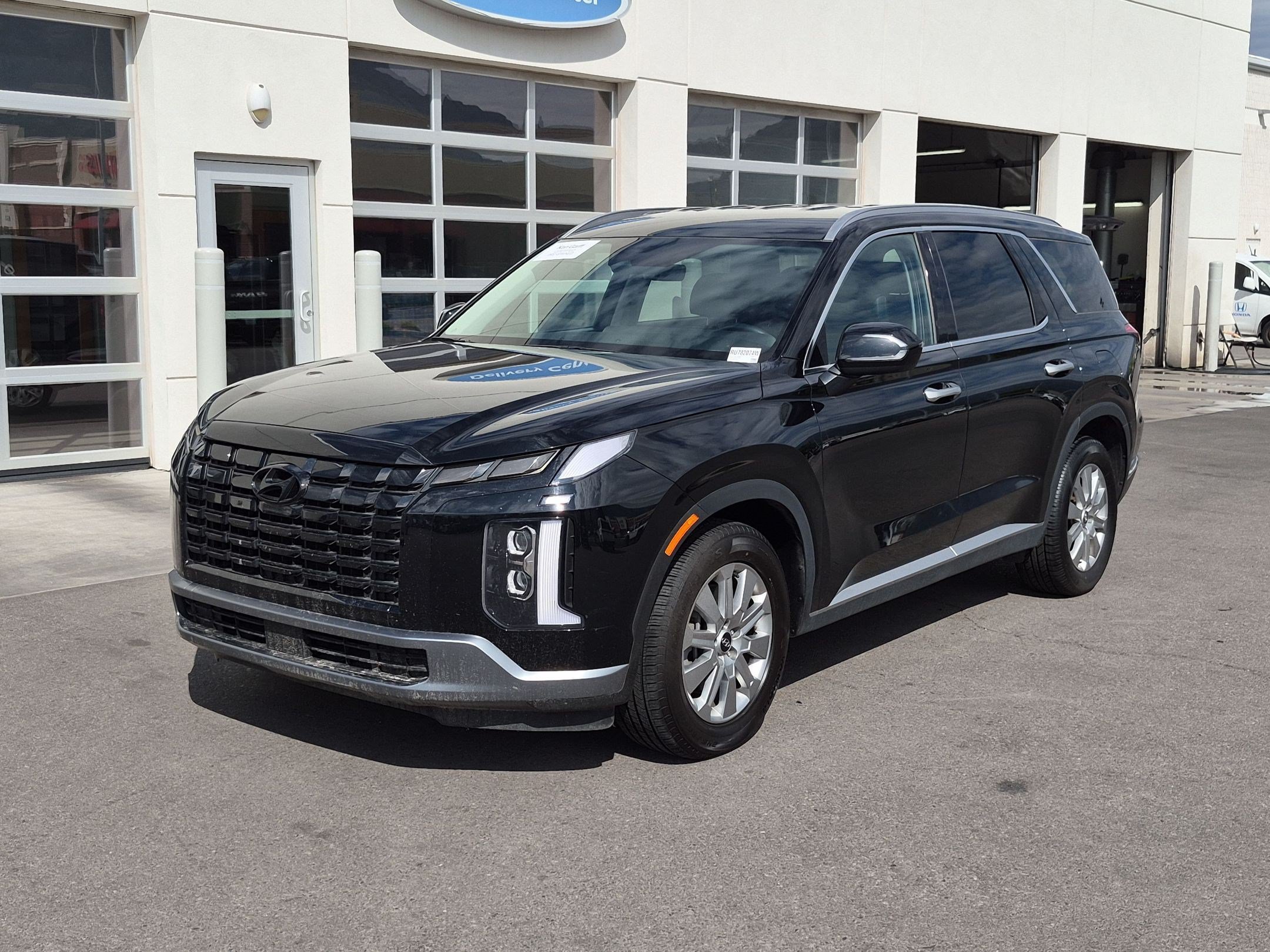 Used 2024 Abyss Black Pearl Hyundai SEL 7P image 9