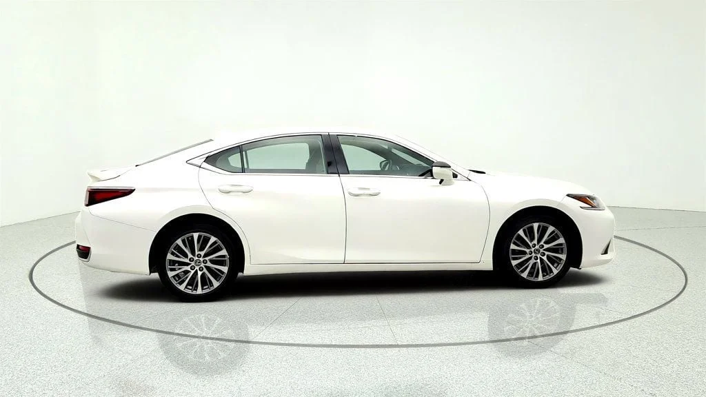 Used 2021 Eminent White Pearl Lexus ES 250 AWD w/ Premium Pkg & Blind Spot Monitor image 4