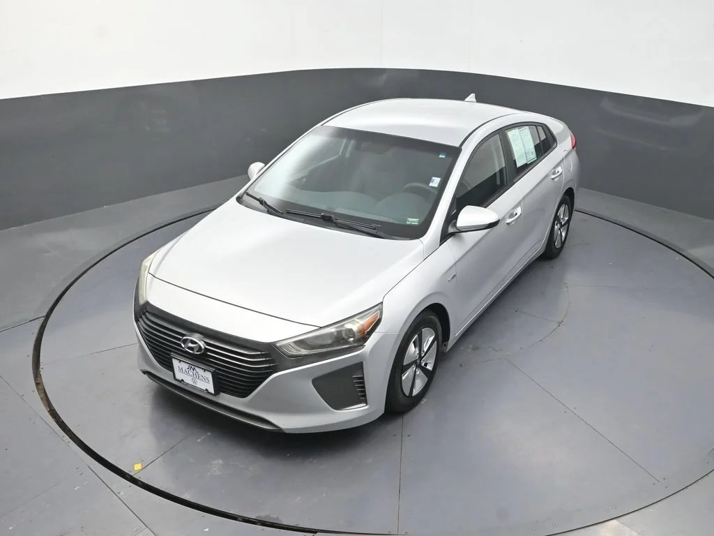 Used 2018 Silver Hyundai Blue image 16