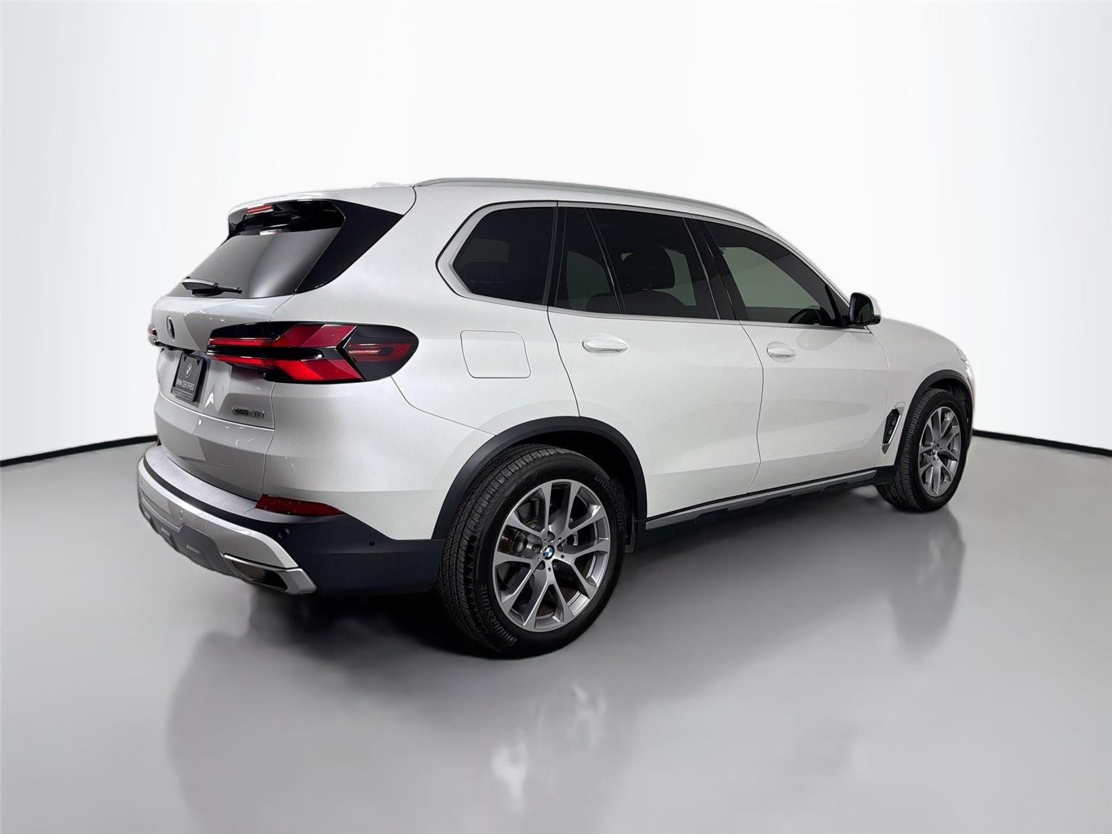 Certified Used 2024 Mineral White Metallic BMW xDrive40i image 5