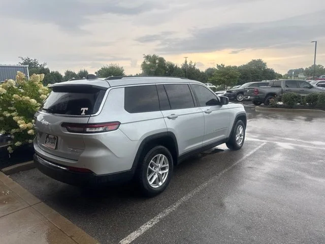 Used 2024 Silver Jeep Laredo image 10