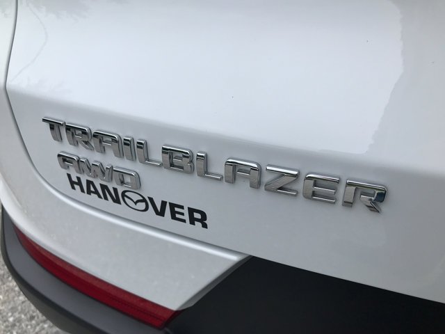 Used 2024 Summit White Chevrolet LT image 10