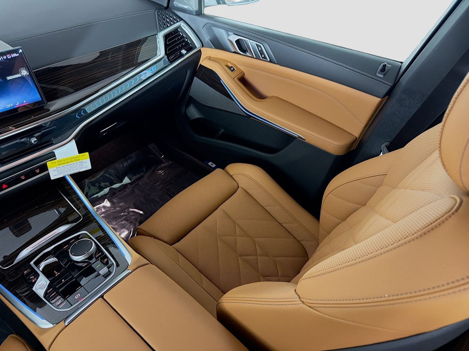 New 2026 Manhattan Green Metallic BMW xDrive50e image 25
