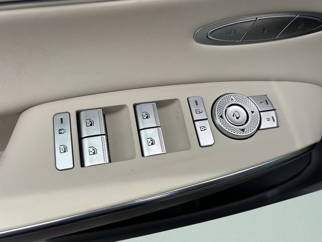 New 2026 White Genesis 2.5T Select image 17