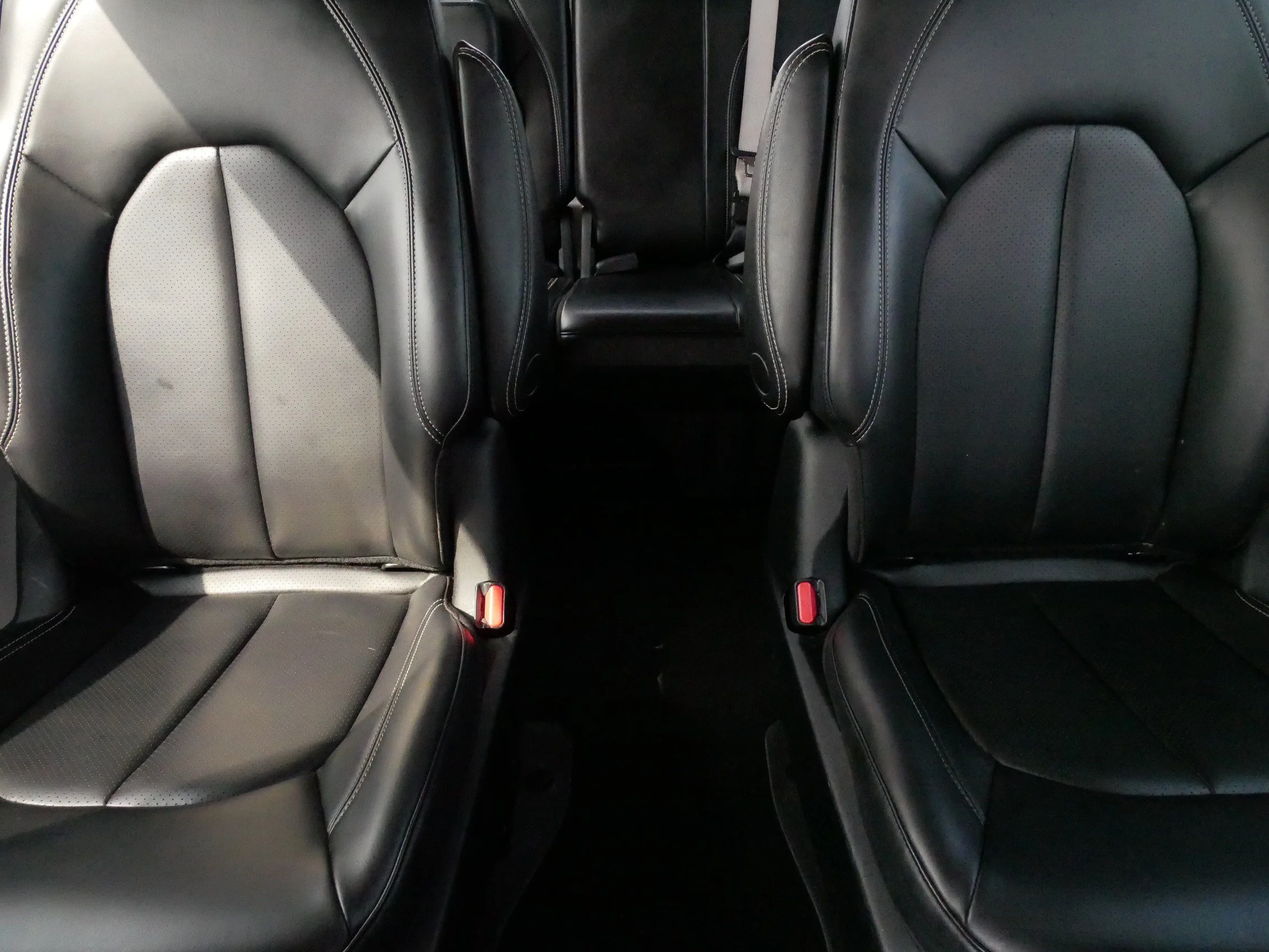 Used 2023 Brilliant Black Crystal Pearlcoat Chrysler Hybrid Touring L image 13