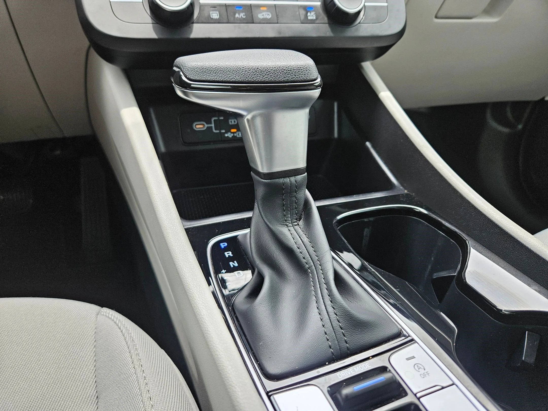 Certified Used 2025 Serenity White Pearl Hyundai SE image 24