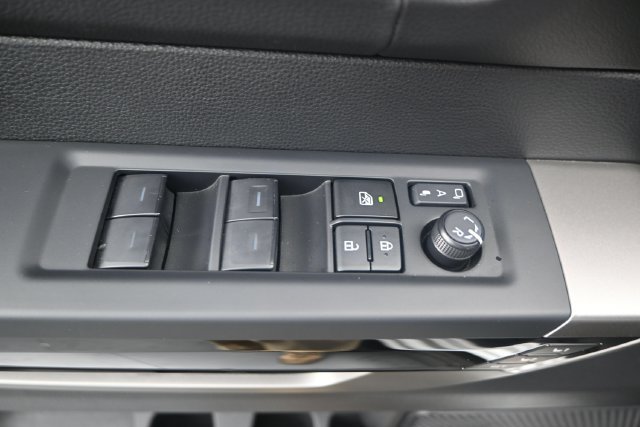 Used 2025 Wind Chill Pearl Toyota Limited image 9
