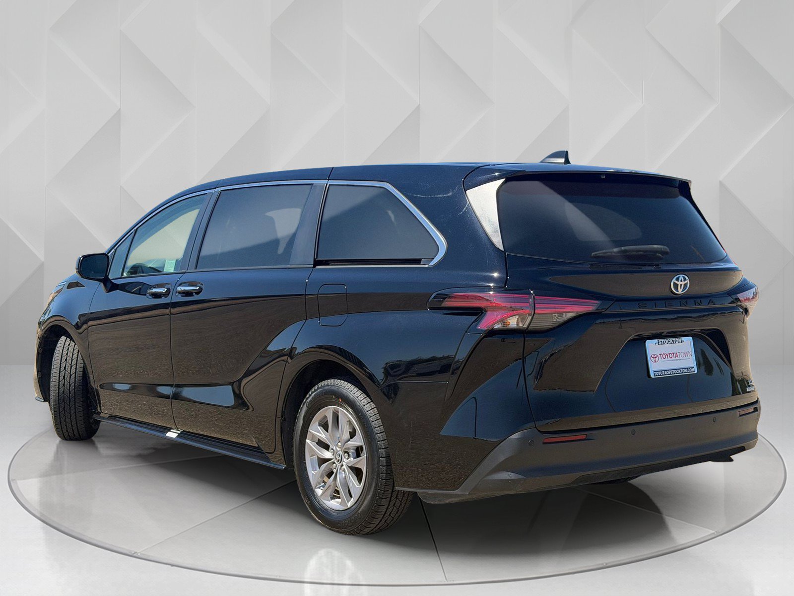 Certified Used 2022 Midnight Black Metallic Toyota XLE image 3