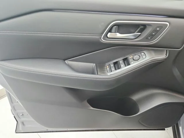New 2026 Gray Nissan Platinum image 34