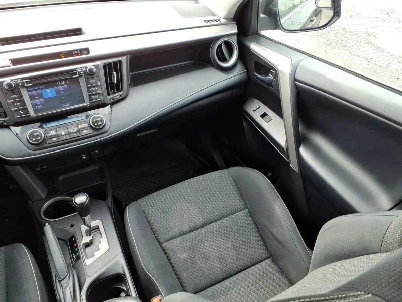 Used 2018 Gray Toyota XLE Sport Utility 4D image 23