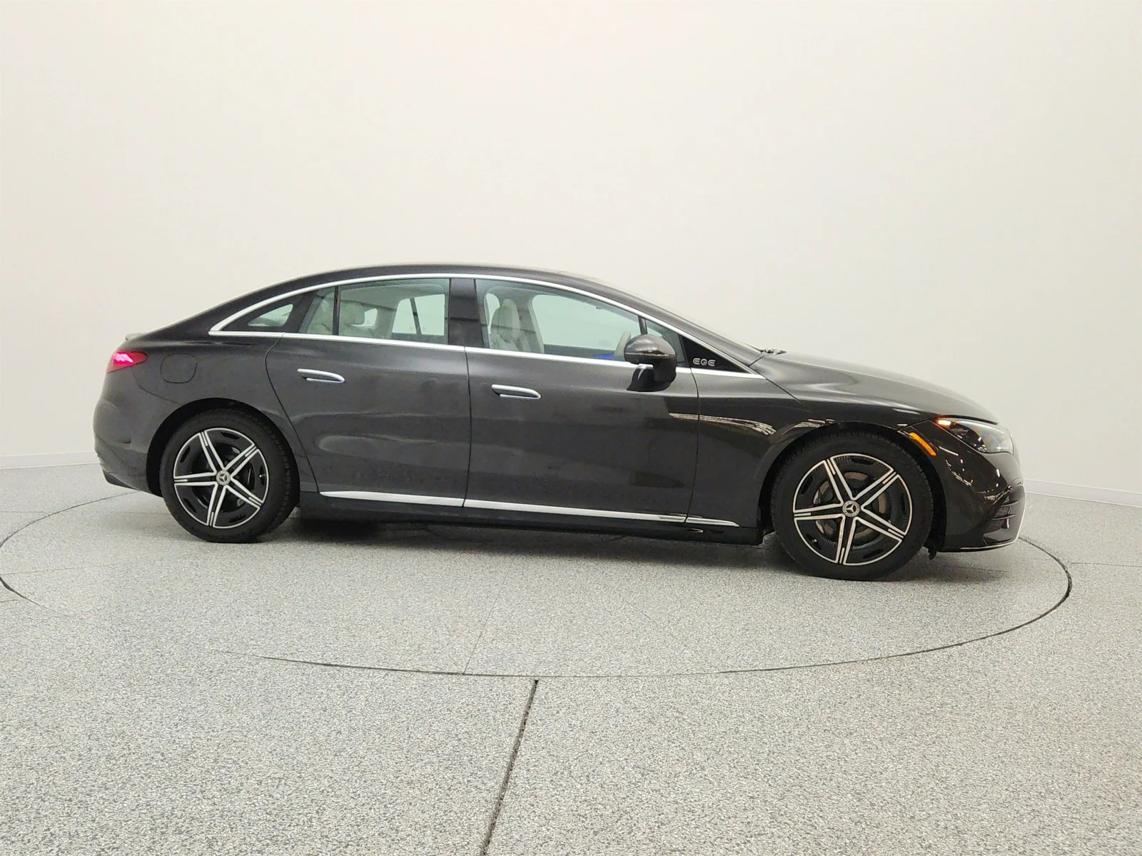 Used 2023 Graphite Grey Metallic Mercedes-Benz EQE 350 4MATIC®+ Sedan image 4
