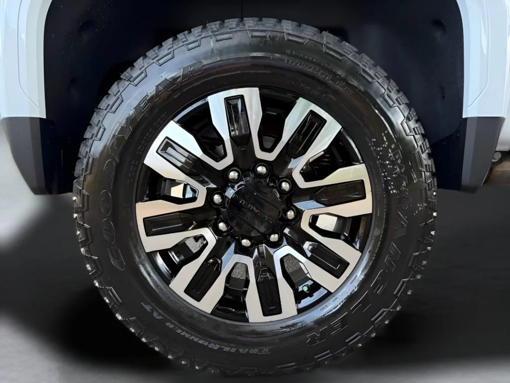 New 2026 Glacier White Tricoat GMC Denali Ultimate image 37