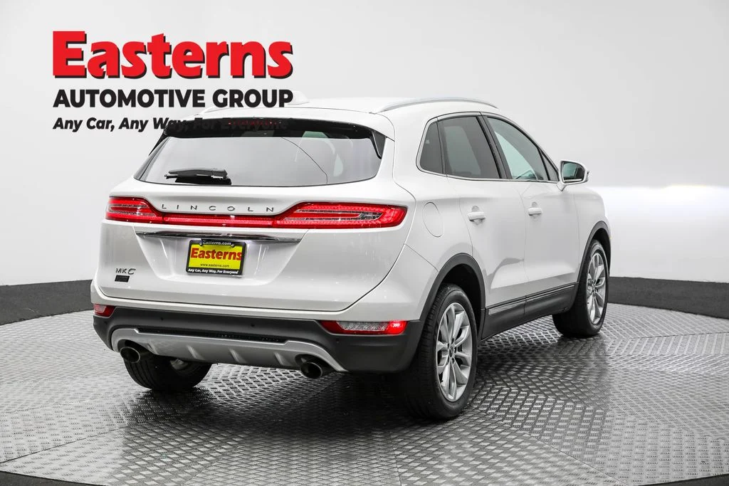 Used 2019 White Lincoln Select image 5
