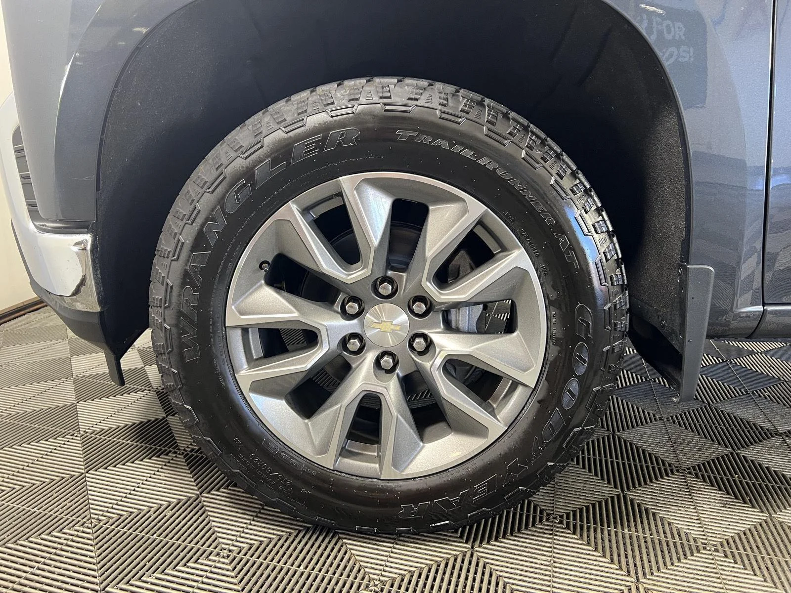 Used 2022 SHADOW GRAY METALLIC Chevrolet LT image 29