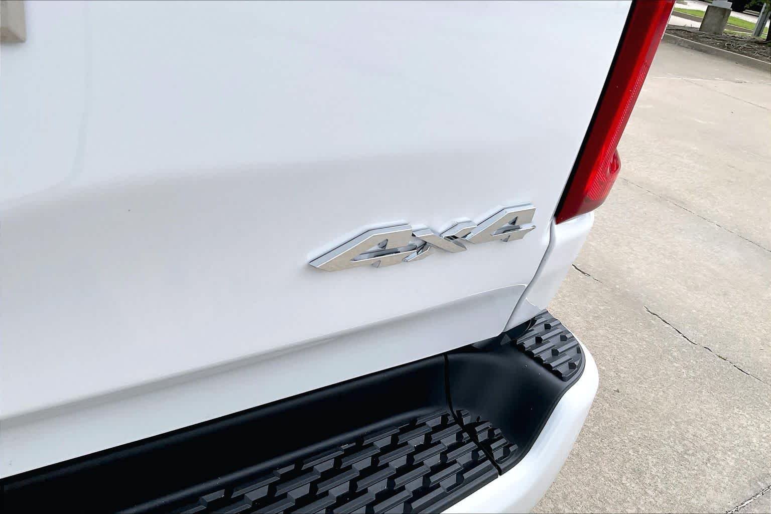 New 2026 Bright White Clear-Coat Exterior Paint RAM Laramie image 15