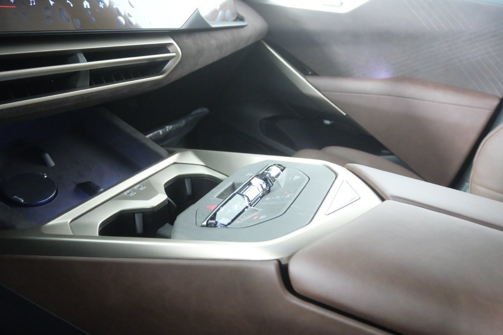 New 2027 Tanzanite Blue II Metallic BMW  image 26
