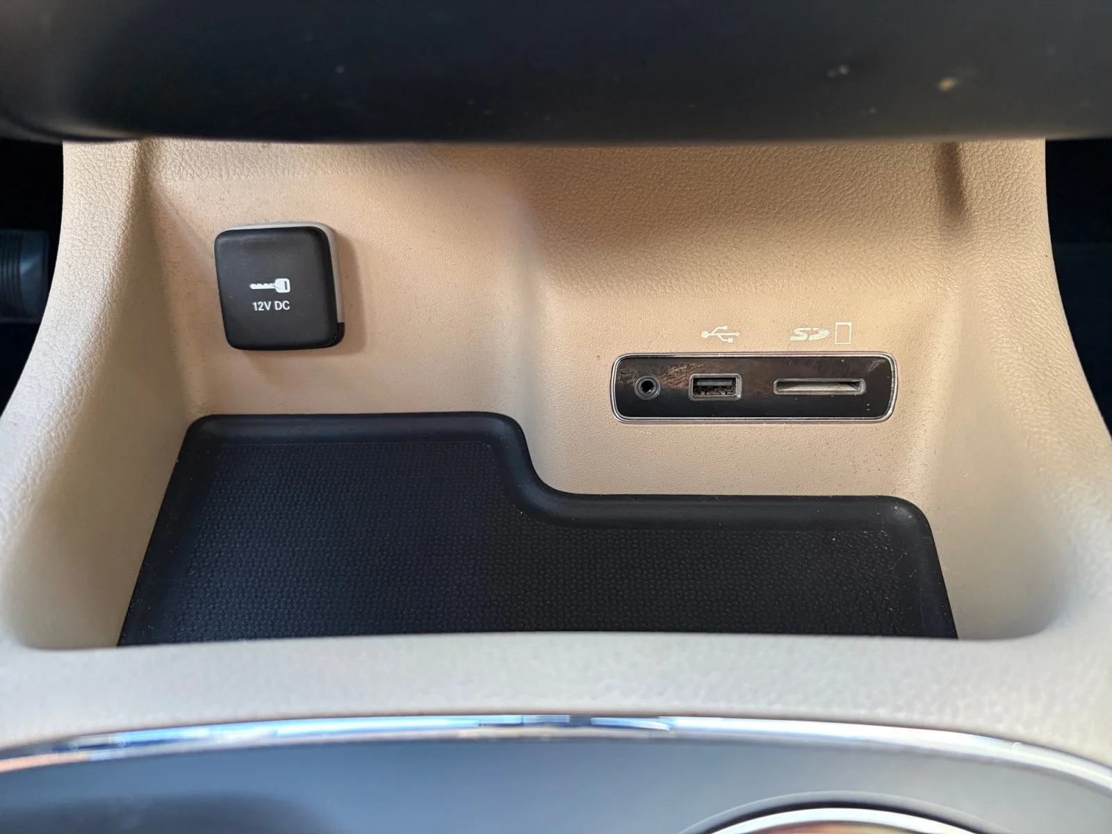 Used 2016 Ivory 3-Coat Dodge Citadel image 19