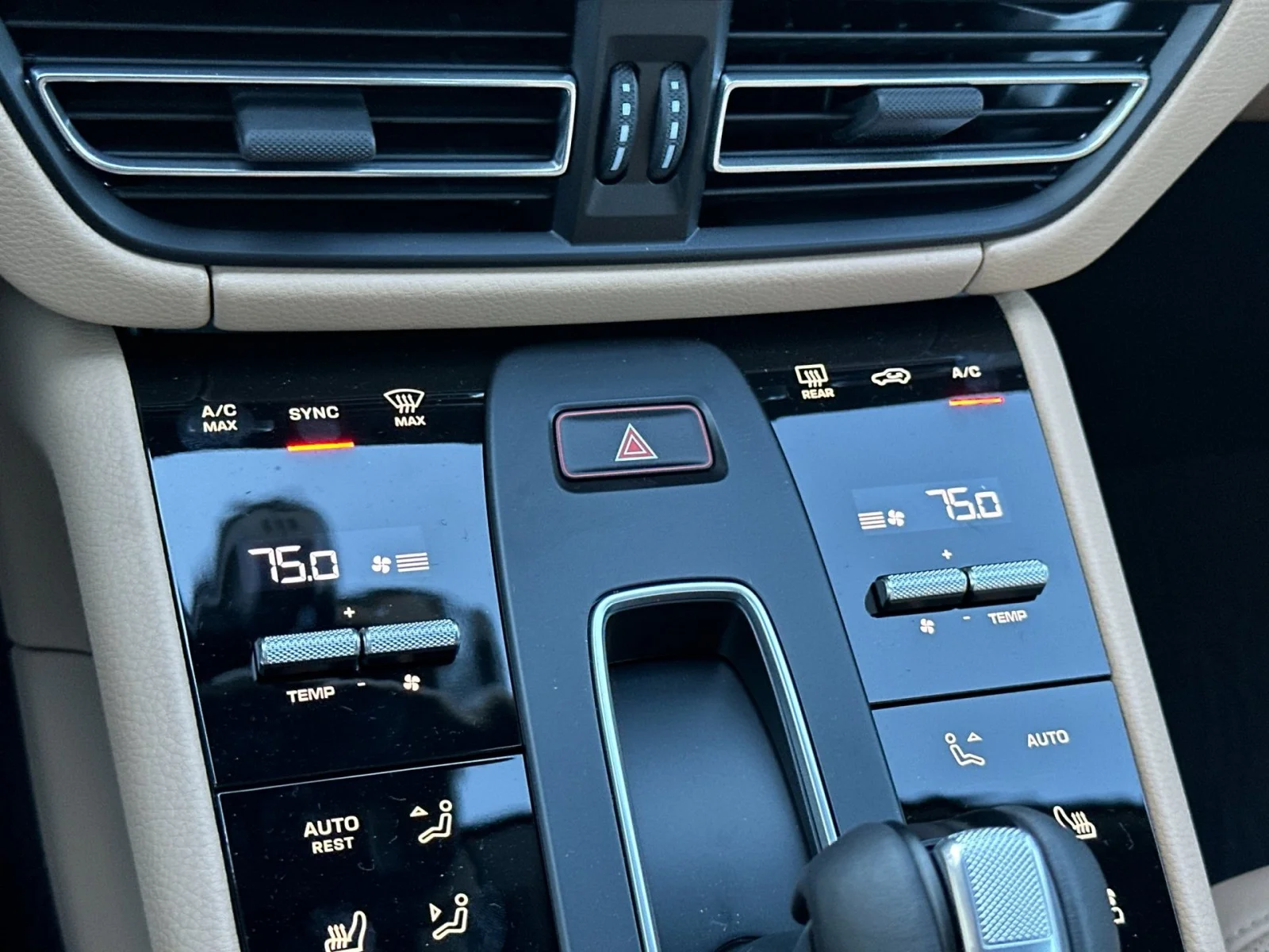 2026 Porsche Macan - Photo 21
