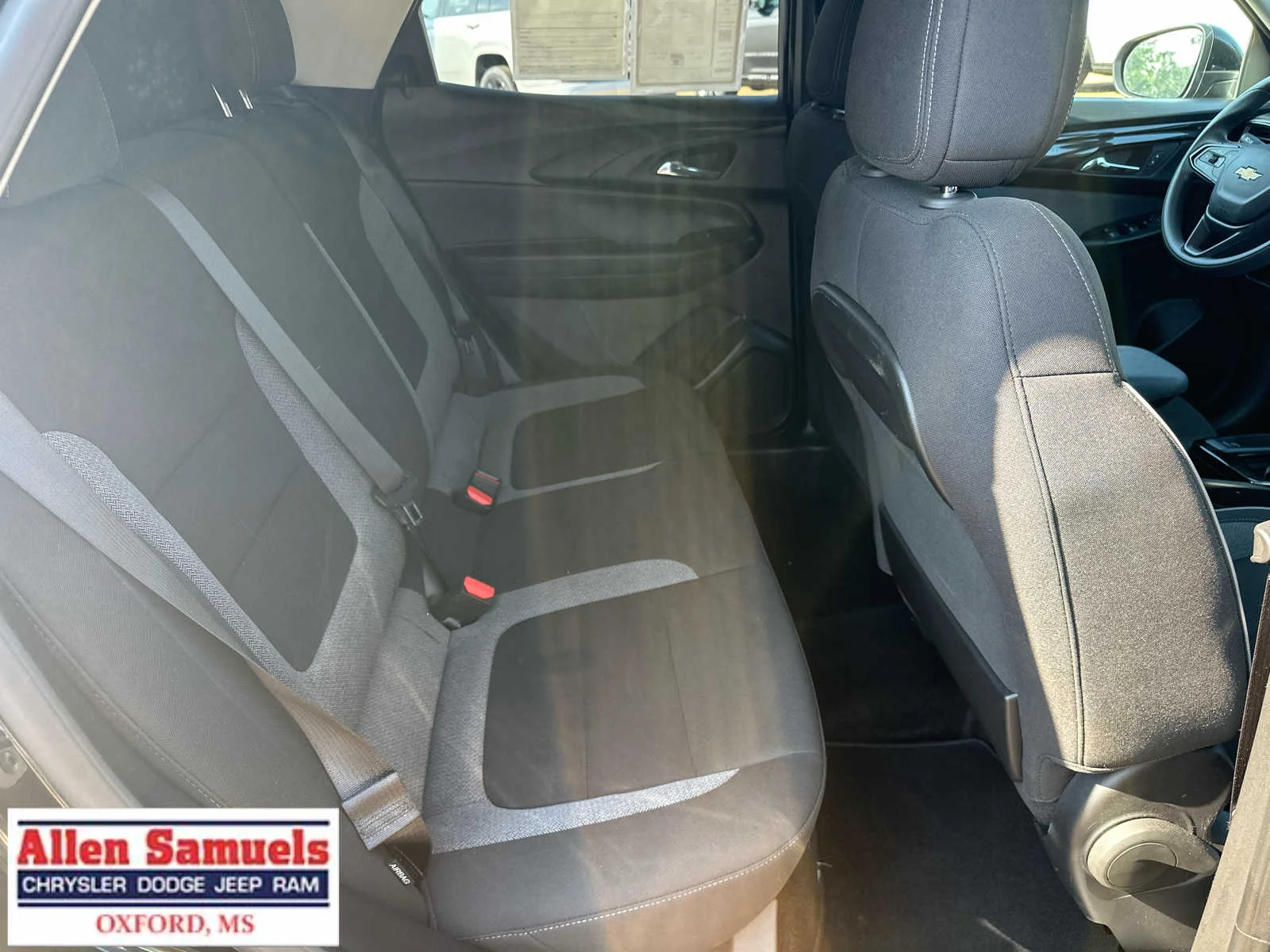 Used 2025 Mosaic Black Metallic Chevrolet LT image 31