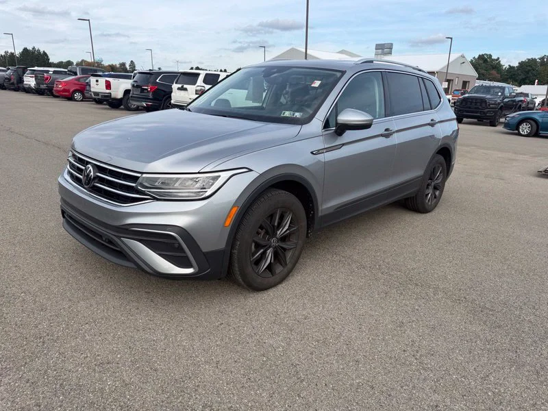 Used 2024  Volkswagen 2.0T SE image 2