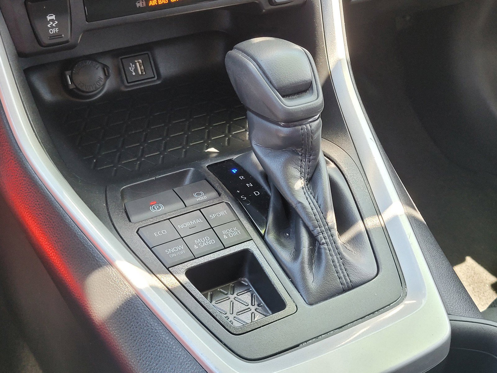 Used 2025 Silver Toyota XLE image 21