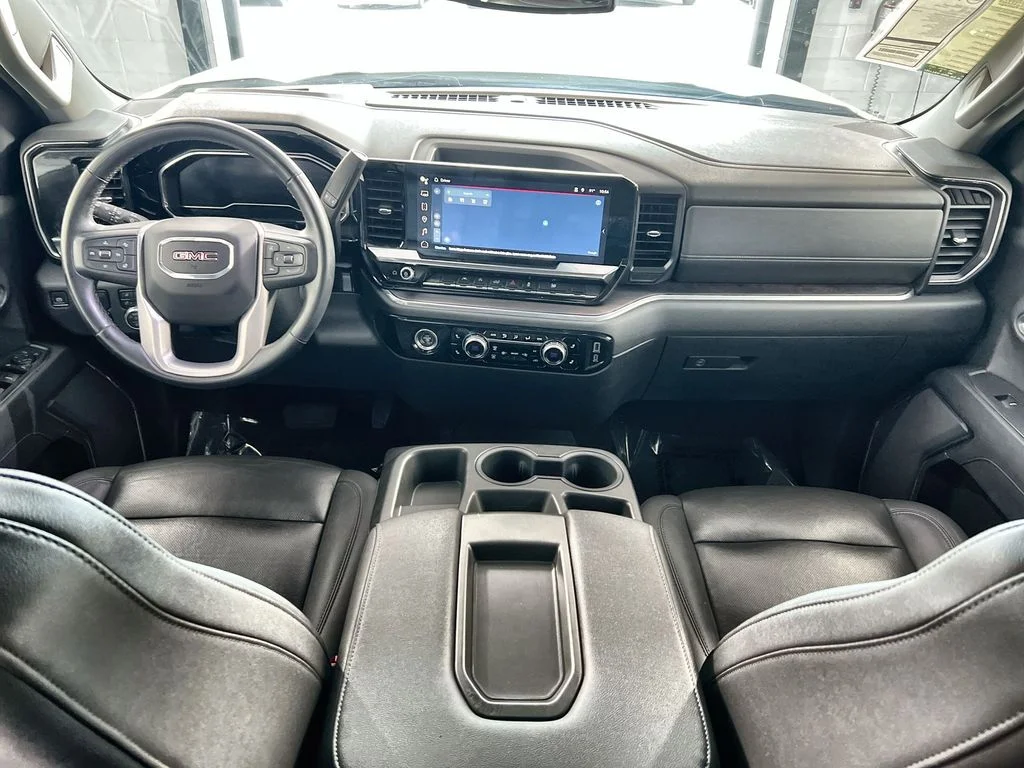 Used 2024 White GMC SLT image 22