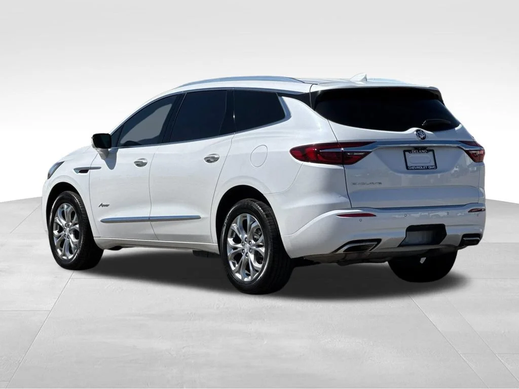 Used 2021 WHITE FROST TRICOAT Buick Avenir image 3