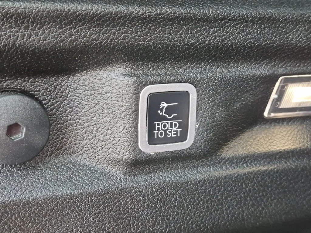 Used 2025 White Jeep Limited image 8
