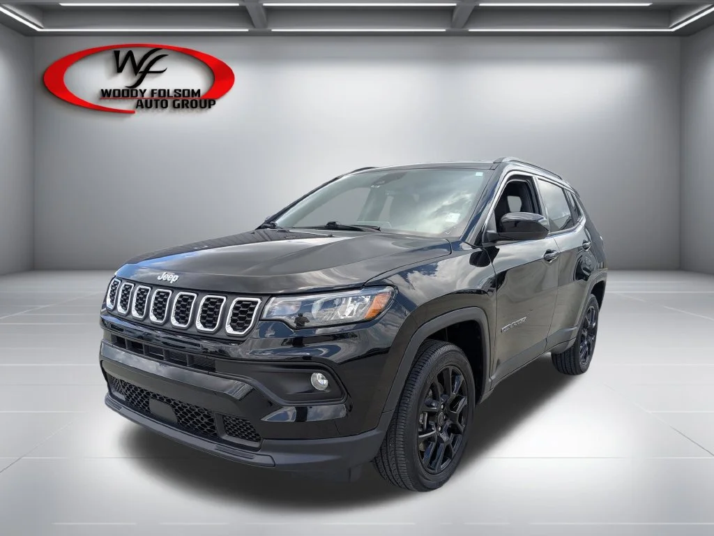 Used 2025 Black Jeep Latitude image 3
