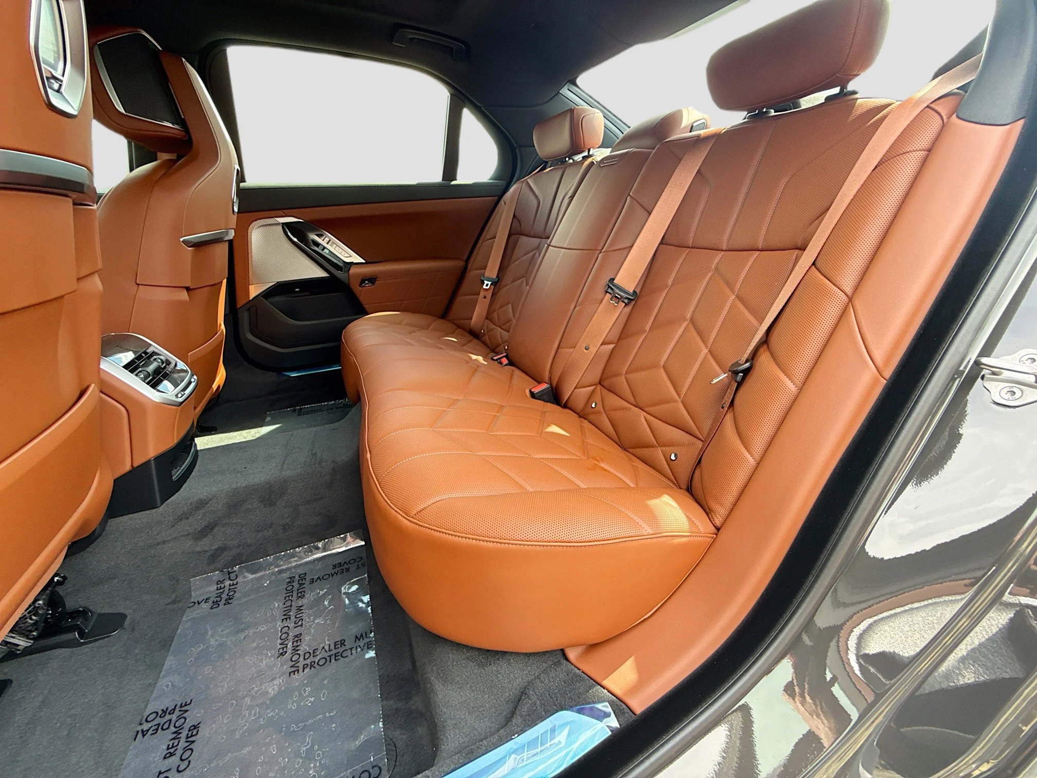 New 2026 Dravit Grey Metallic BMW 750e xDrive image 21
