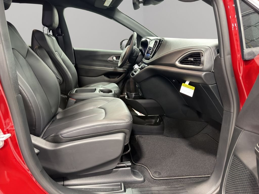 New 2026 Red Hot Pearl-Coat Exterior Paint Chrysler Select image 16