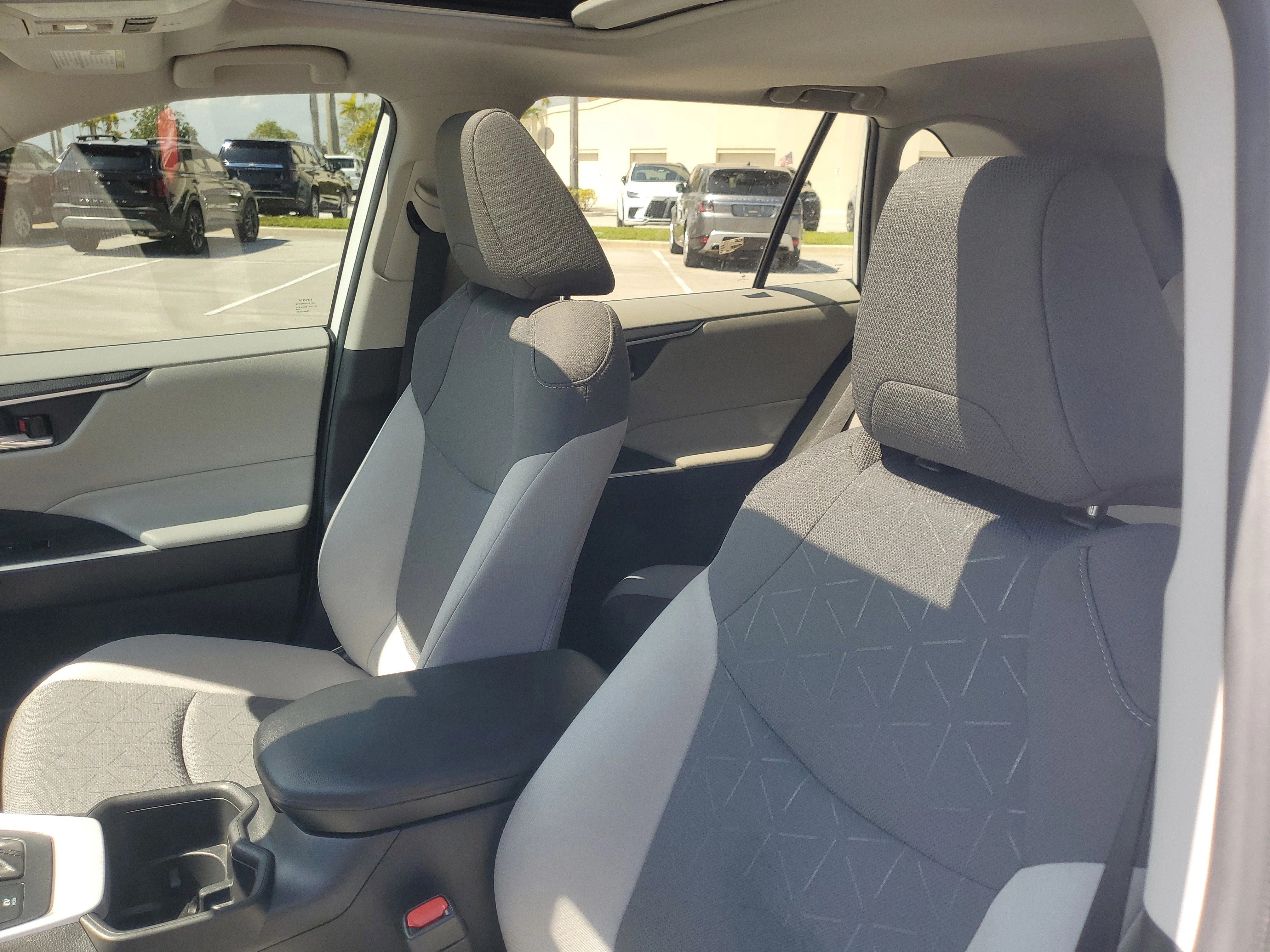 Used 2024 Ice Toyota Hybrid XLE image 18