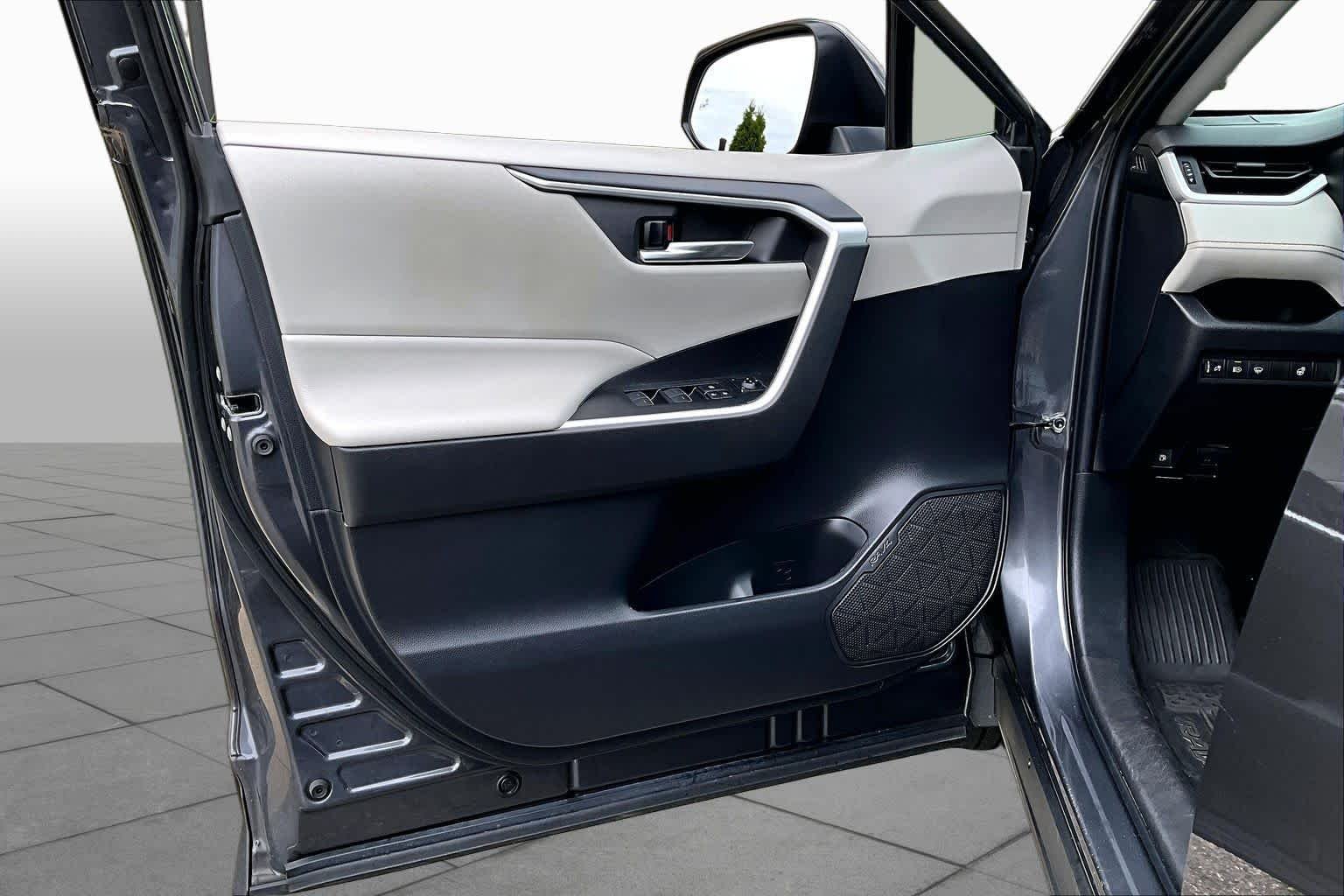 Used 2022 Magnetic Gray Metallic Toyota Hybrid XLE image 42