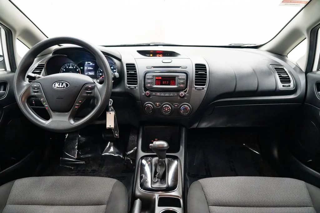 Used 2017 White Kia LX image 9