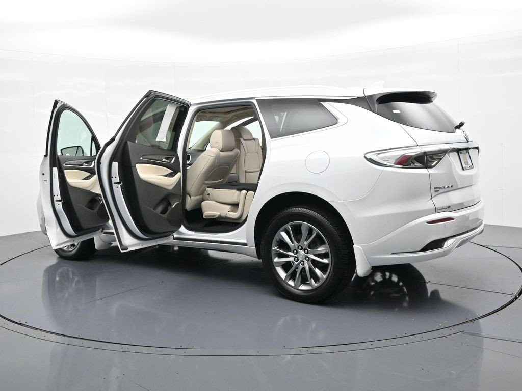 Used 2022 White Frost Buick AWD 4dr Avenir image 27