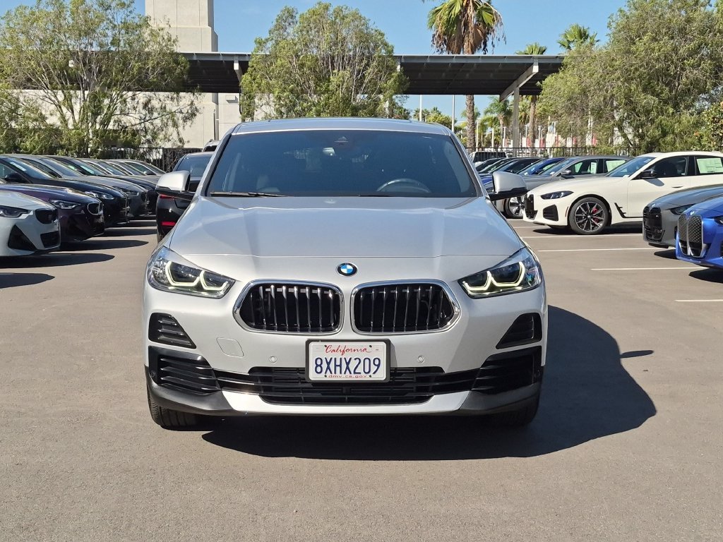 Used 2022 Silver BMW sDrive28i image 4