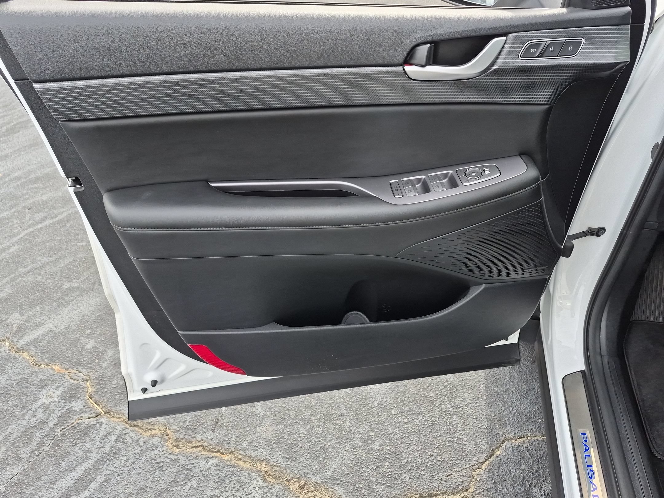 Used 2025 Hyper White Hyundai Limited image 12
